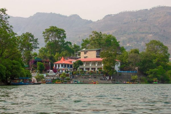 naukuchiatal-lake-naukuchiatal-nainital-tourist-attraction-2q63xbz